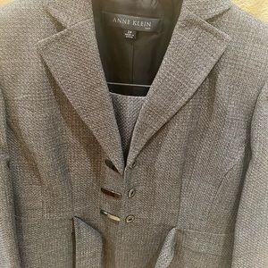 Anne Klein Classic Vintage Chic Grey Business skirt set